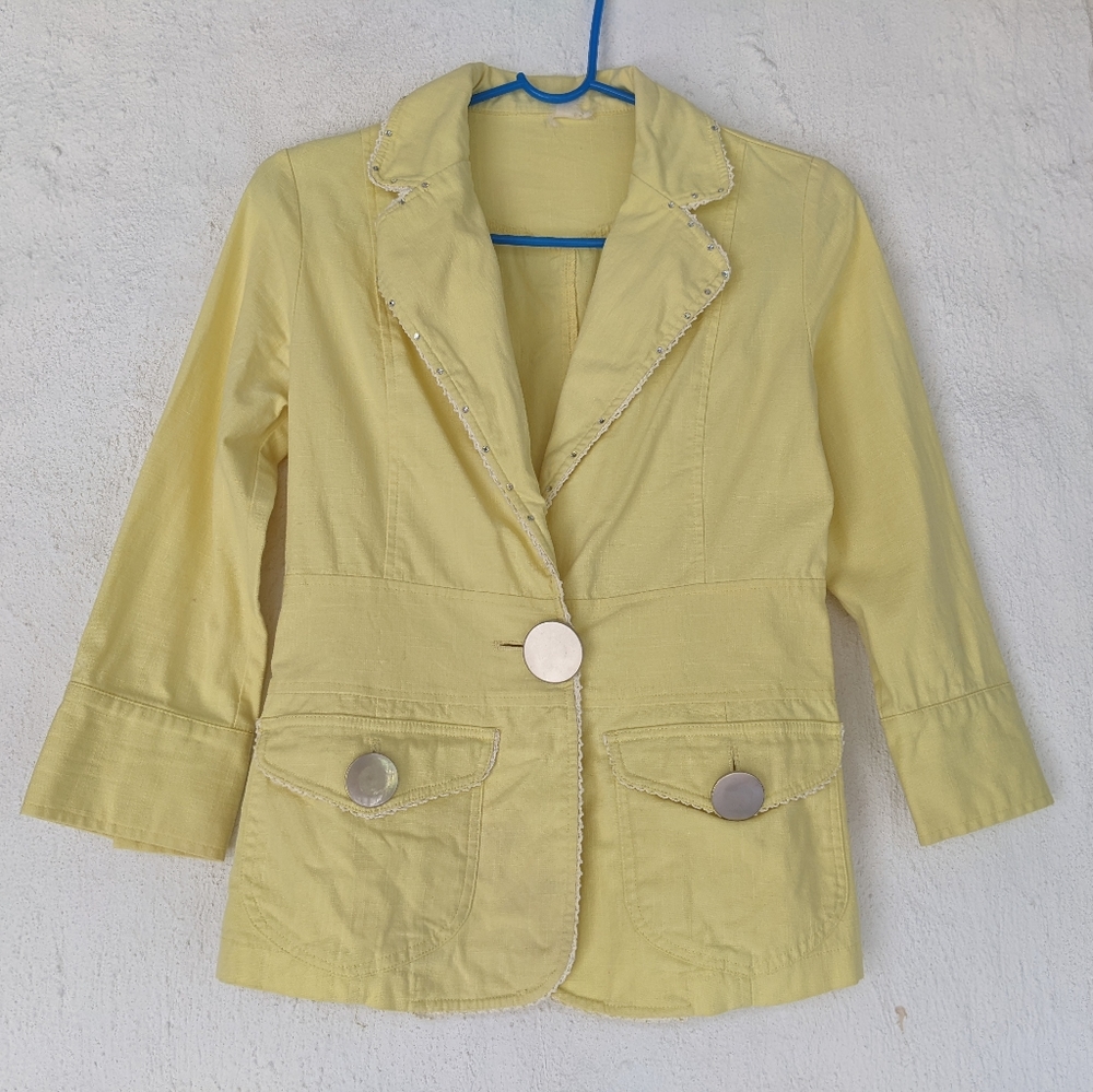 Yellow blazer